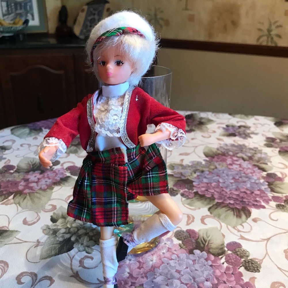 SCOTTISH DOLL - Picture 2 of 9